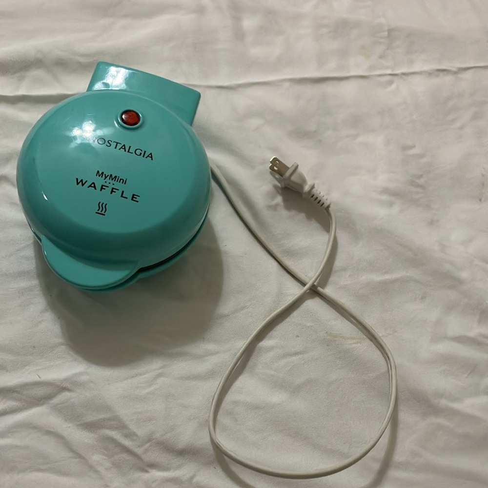 Mini Waffle Maker - Picture 2 of 7